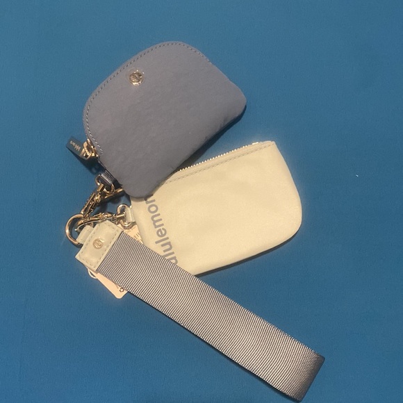 LULULEMON DUAL POUCH WRISTLET IN POWDER/UTILITY BLUE - Picture 9 of 9